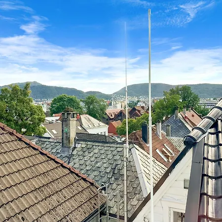 View To Bryggen - Renovated Dec 24 - Historic Cobblestone Street דירה *
