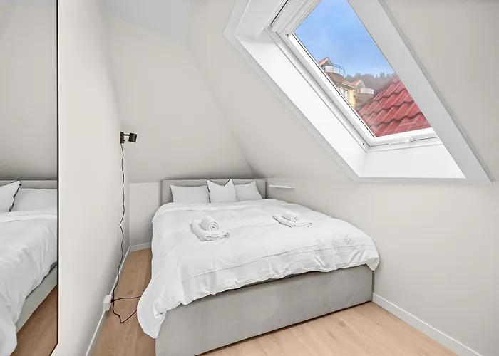 View To Bryggen - Renovated Dec 24 - Historic Cobblestone Street Apartament