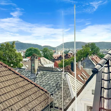 View To Bryggen - Renovated Dec 24 - Historic Cobblestone Street شقة *