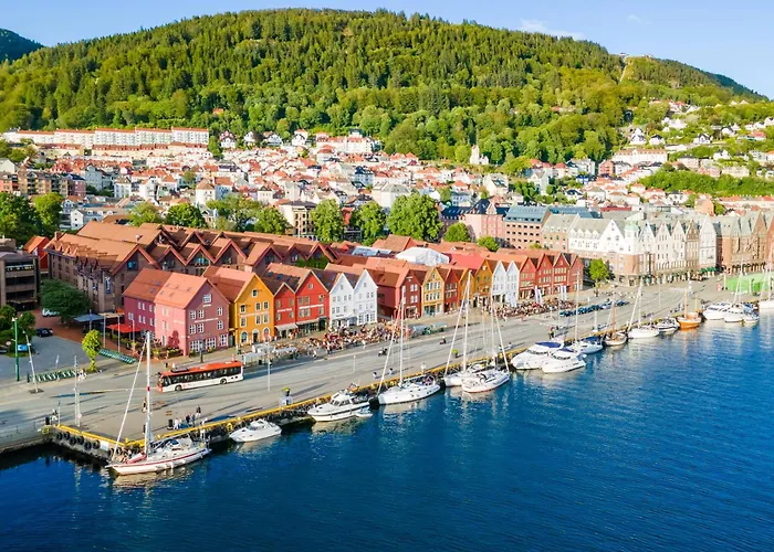 View To Bryggen - Renovated Dec 24 - Historic Cobblestone Street *