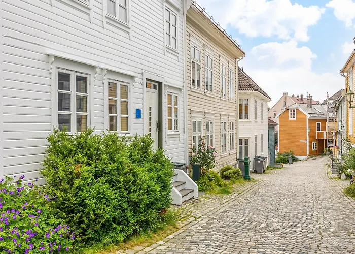 View To Bryggen - Renovated Dec 24 - Historic Cobblestone Street Apartmán