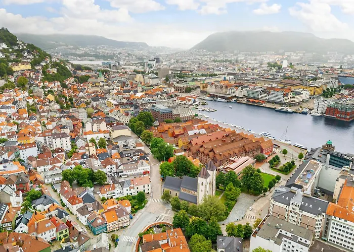 View To Bryggen - Renovated Dec 24 - Historic Cobblestone Street