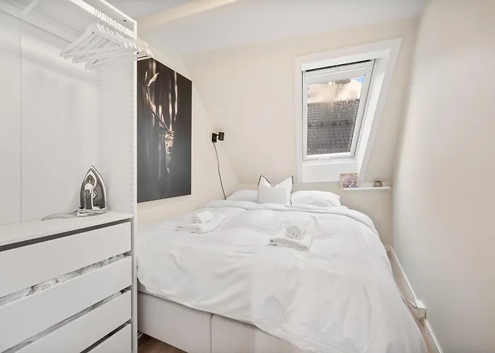 View To Bryggen - Renovated Dec 24 - Historic Cobblestone Street *